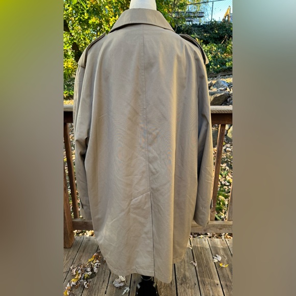 Westchester Classic Men's Rain/Trench Coat 46R Beige Removable Faux Fur Liner - Picture 4 of 13